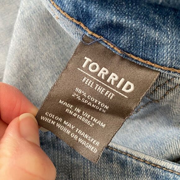 Torrid Jean Shorts Stretchy Distressed Womens Size 18 - Picture 5 of 5